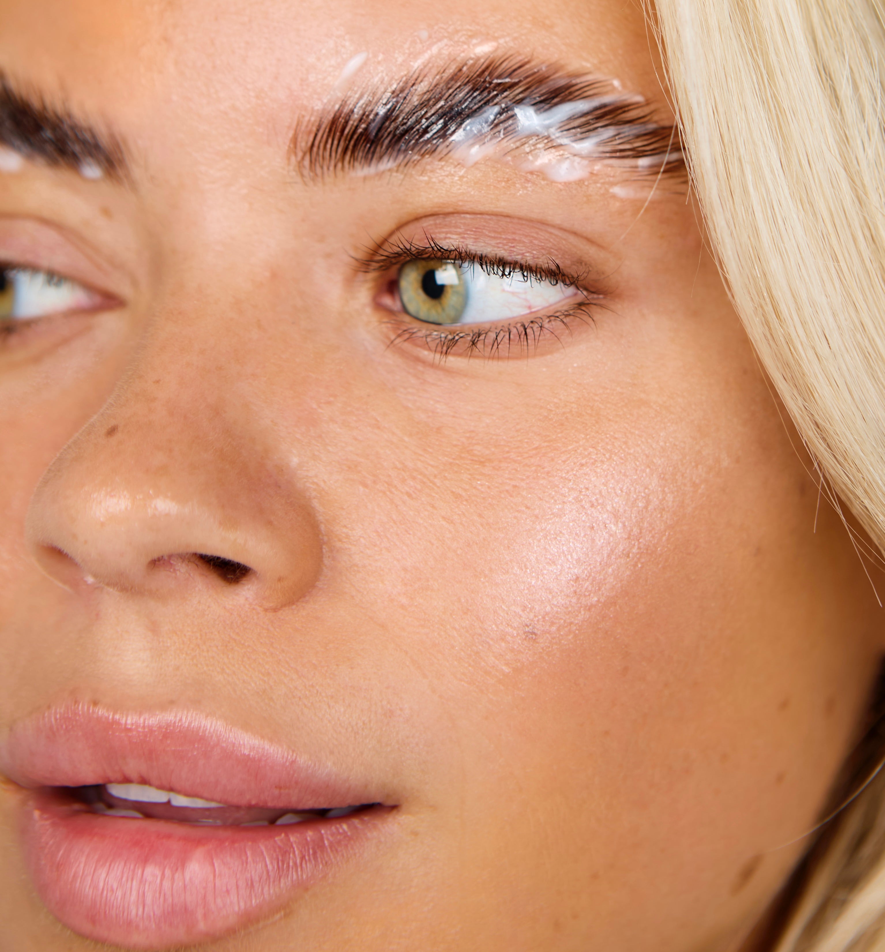 Does Brow Lamination add hair?