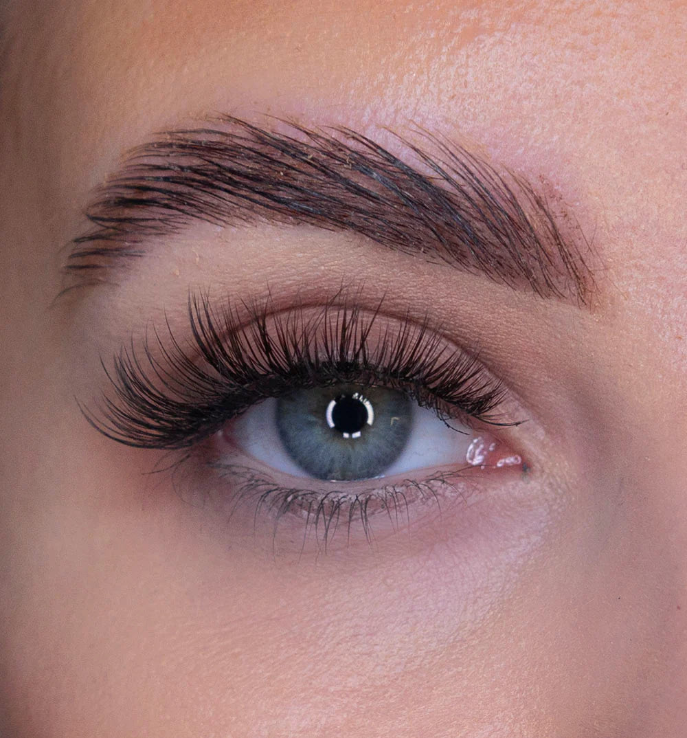 How do I measure strip lashes to correctly fit my eye?