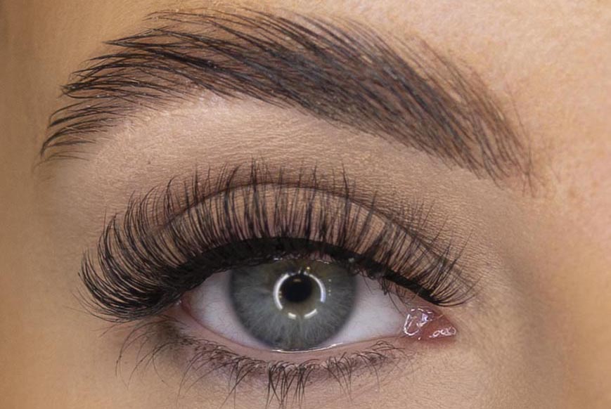The Difference Between Russian Lashes & Other Eyelashes