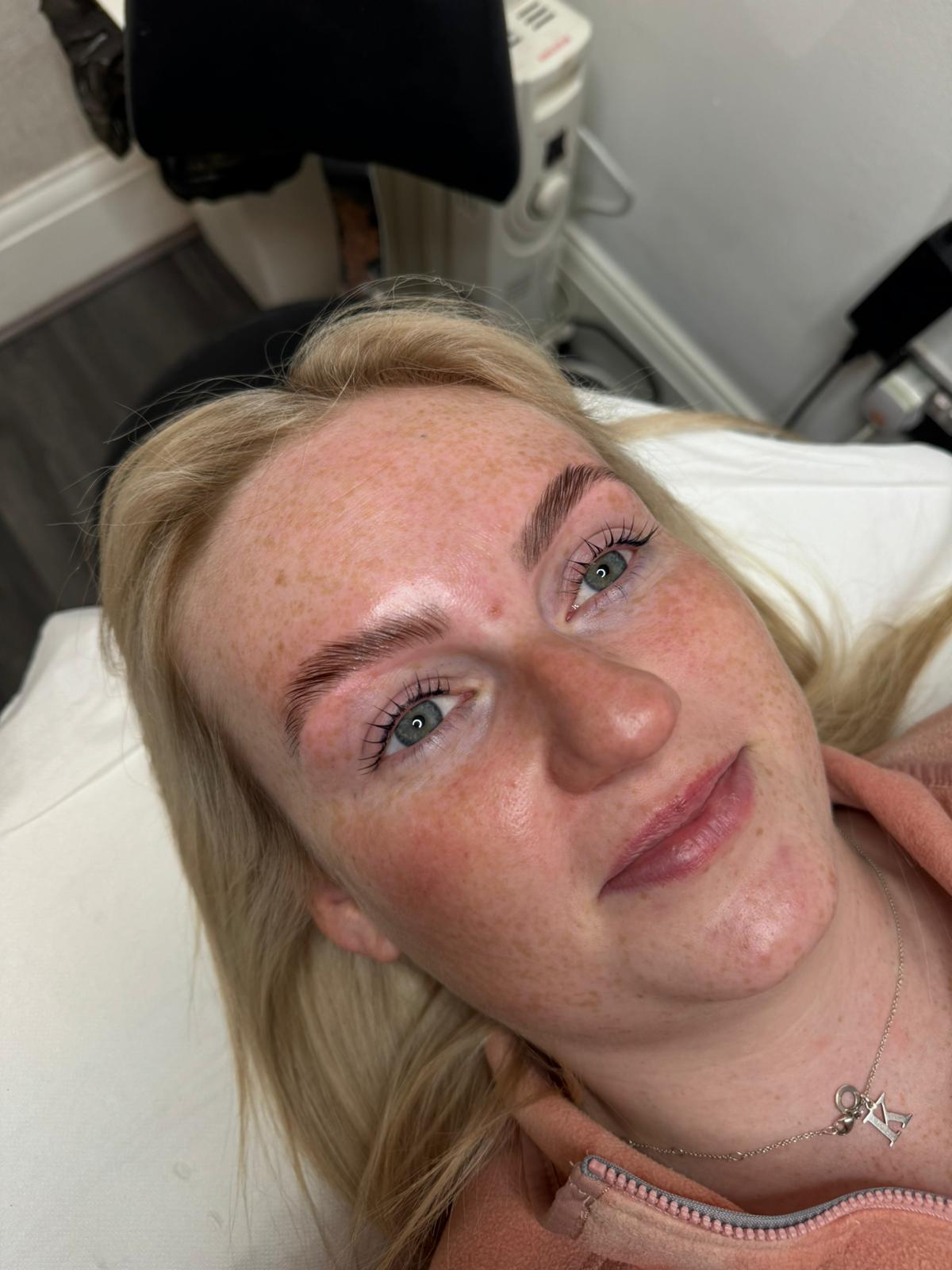 Lash lift vs lash extensions