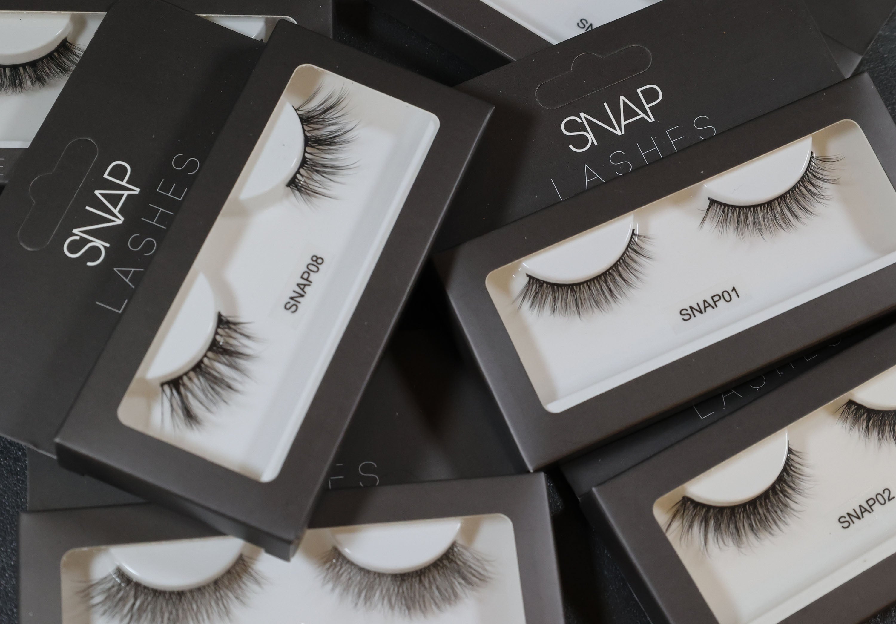 STRIP LASHES